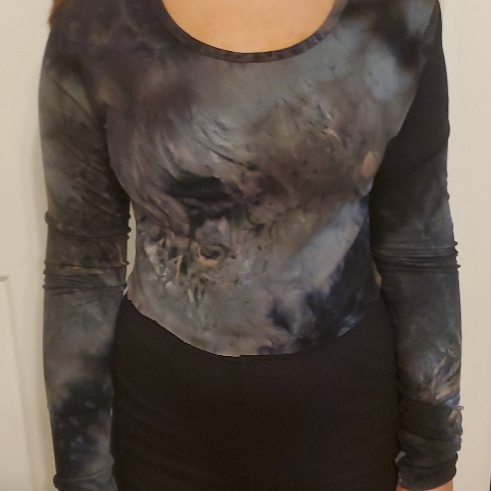 Dark long sleeve crop top